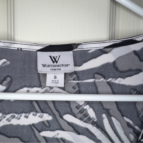 ‼️3/$10‼️Stretch printed longsleeve like new - Picture 3 of 4